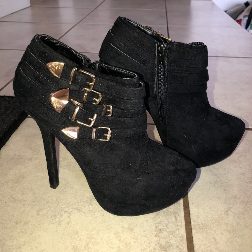 Black Wild Diva Lounge suede booties-Size 7